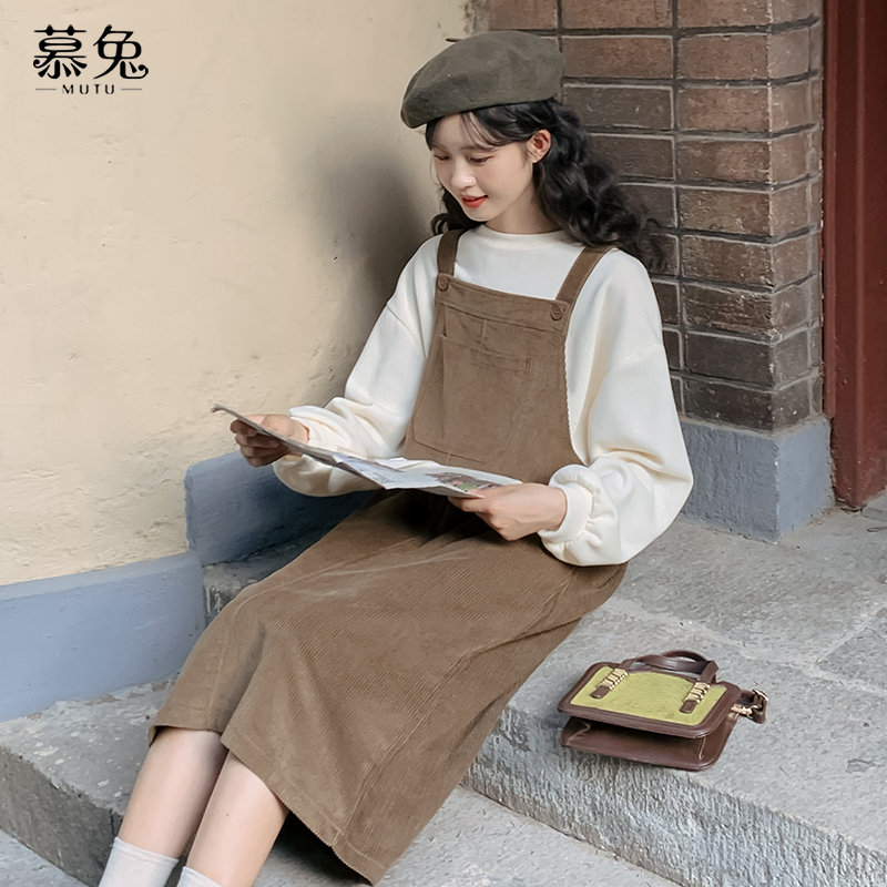 慕兔日系复古盐系穿搭女2024秋学院风卫衣灯芯绒背带裙两件套