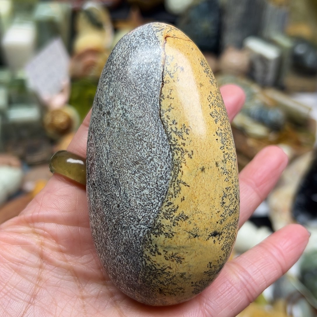 岫岩河磨玉（透闪石质玉）未镶嵌颈饰河磨玉手玩没有眼