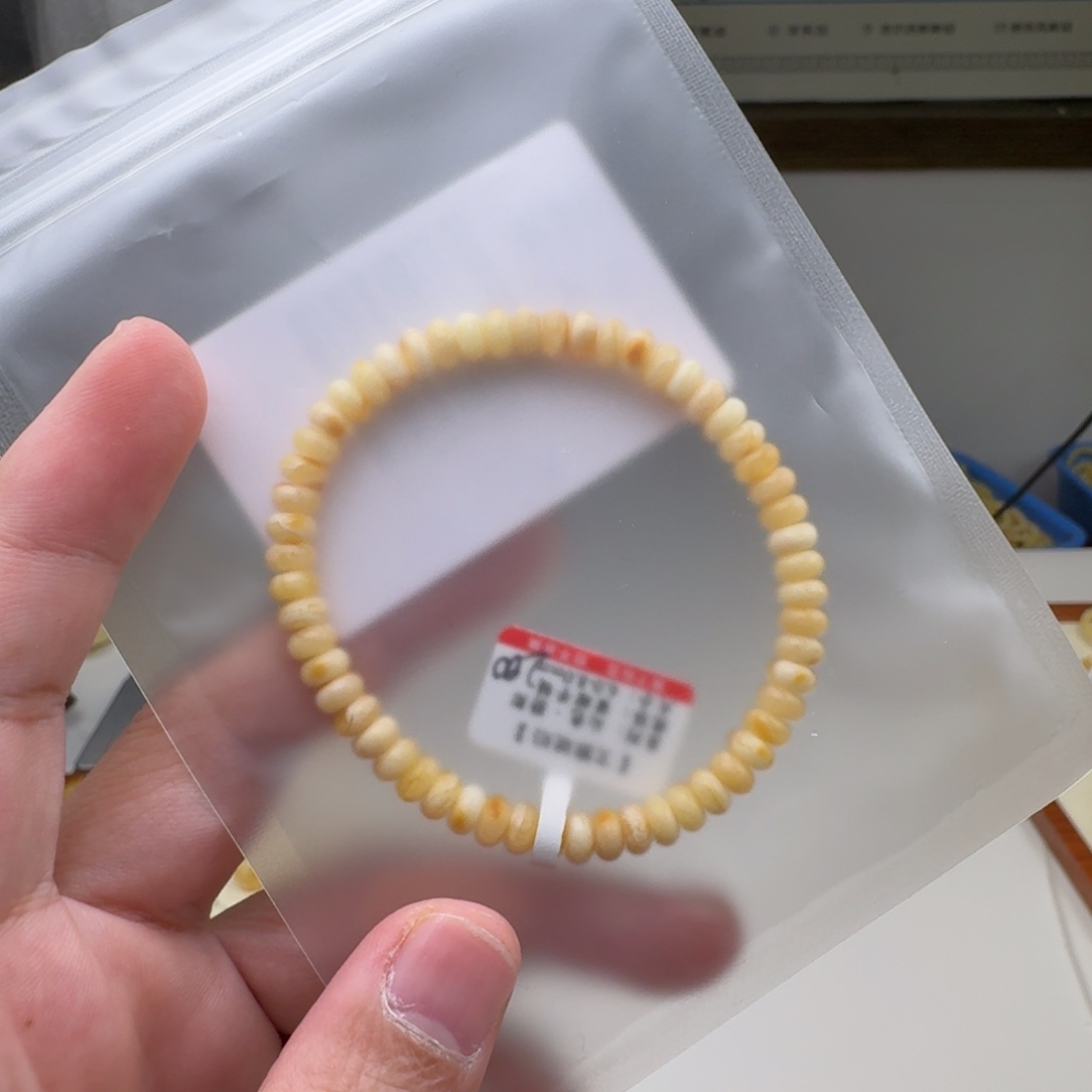 ｏ***.琥珀未镶嵌裸石蜜蜡手串