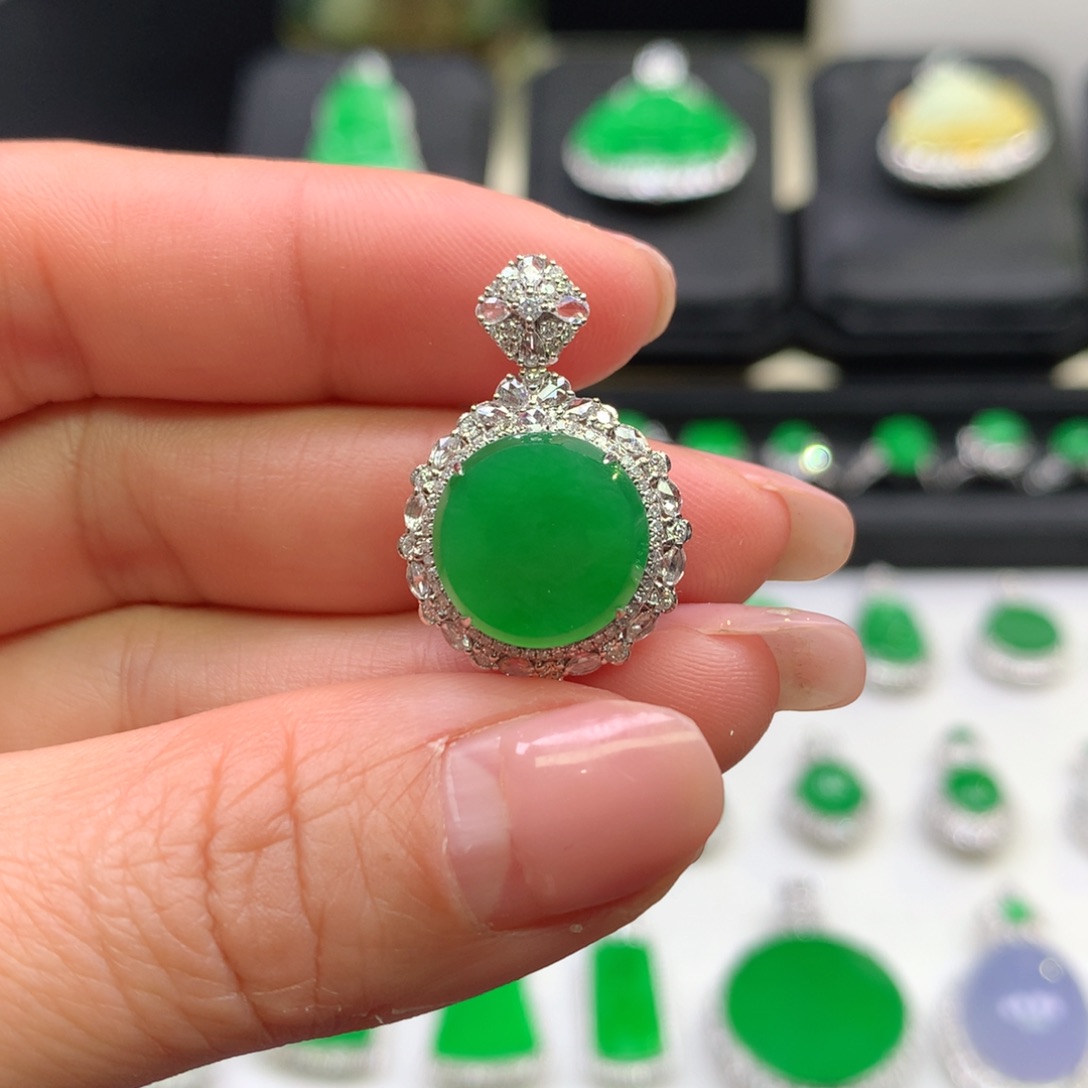 翡翠吊坠(不含链)18K金镶嵌