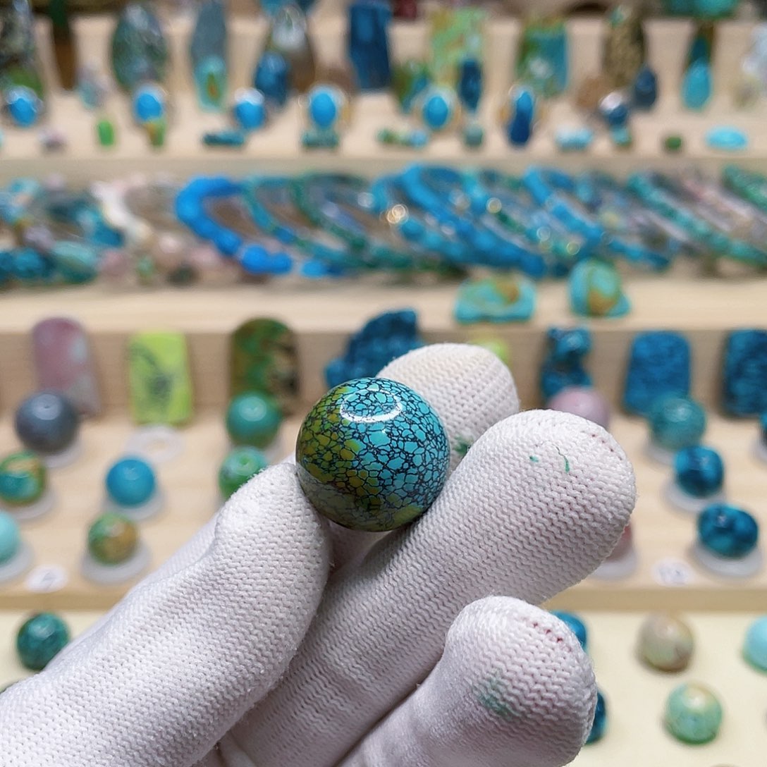 绿松石未镶嵌颈饰