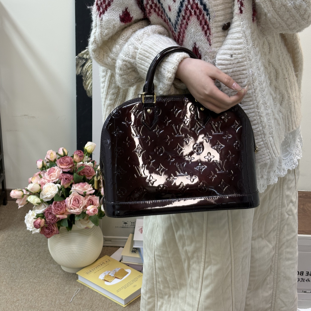 95新 LouisVuitton/路易威登 车厘子漆皮贝壳中号手提