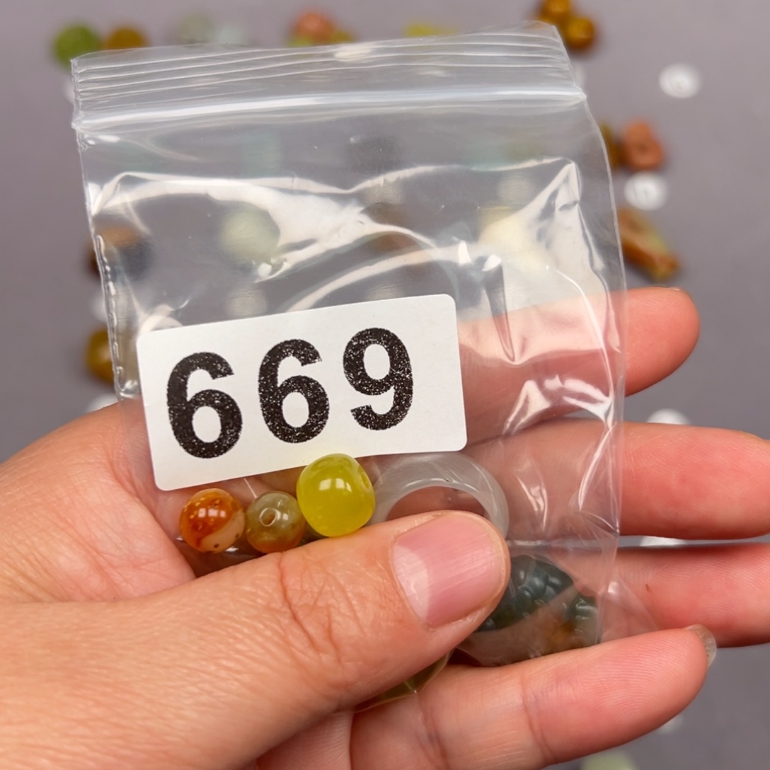 未镶嵌蛇纹石玉颈饰金*宝