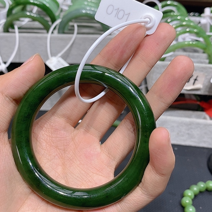 和田玉未镶嵌手镯