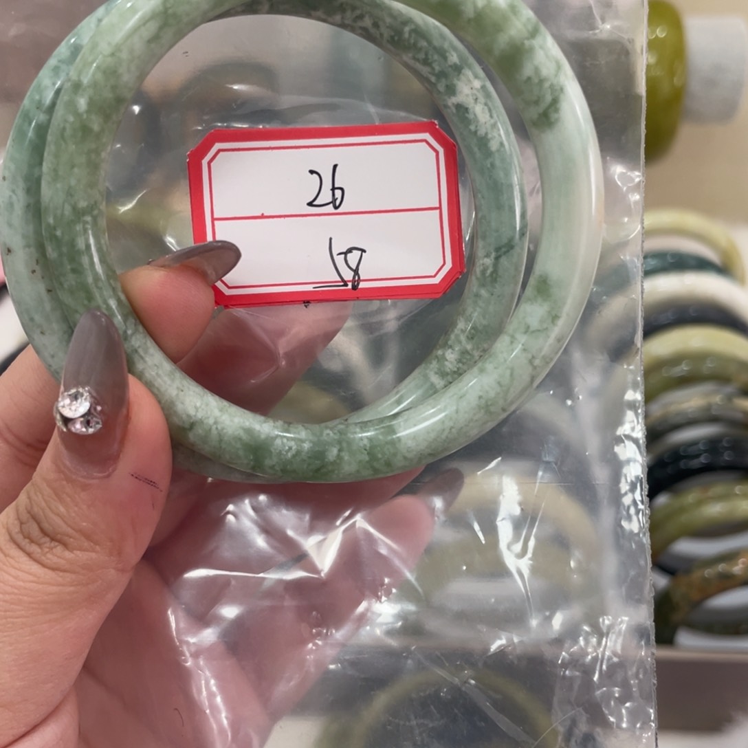 蛇纹石玉手镯未镶嵌