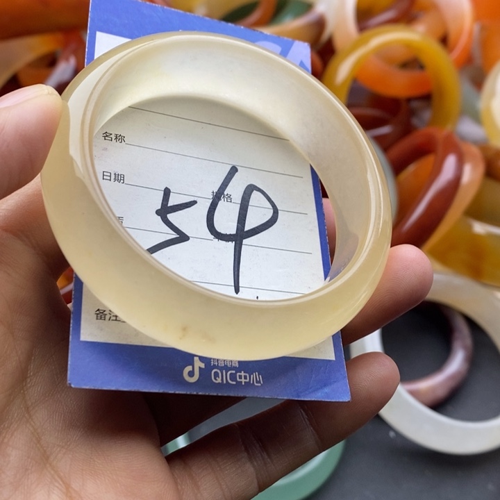 未镶嵌手镯石英质玉