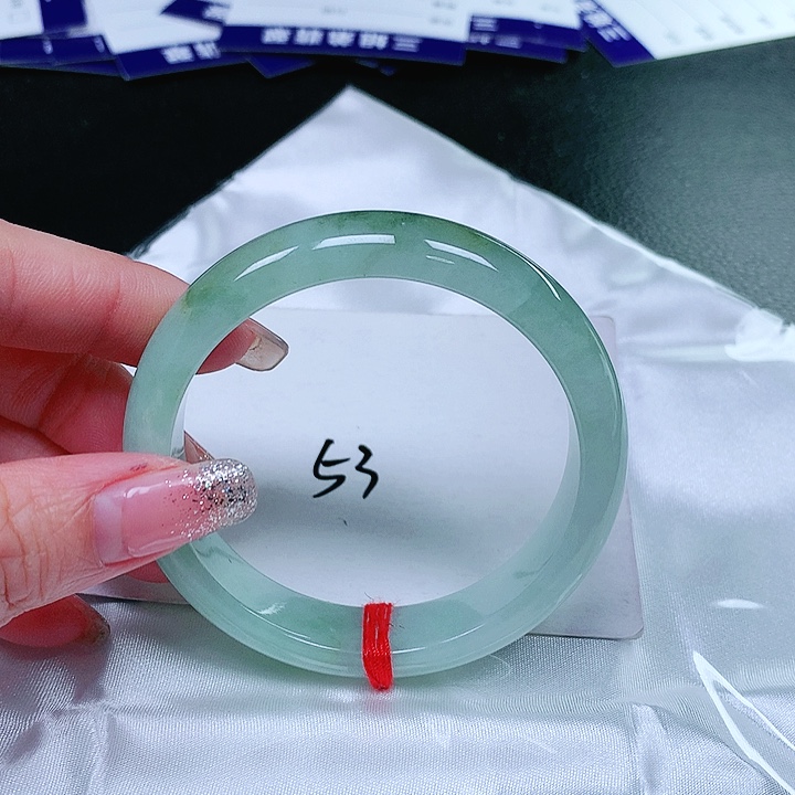 翡翠手镯未镶嵌翡翠手镯未镶嵌