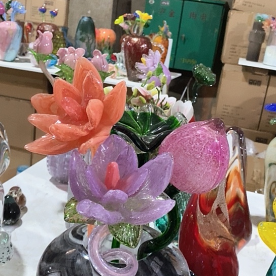 琉璃花瓶高45厘米宽9厘米