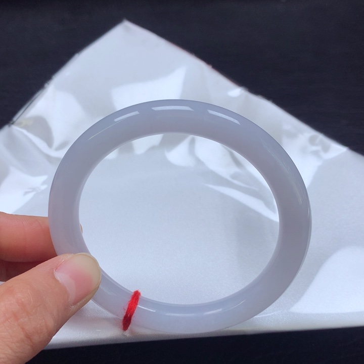 翡翠手镯（圆镯）未镶嵌57圈