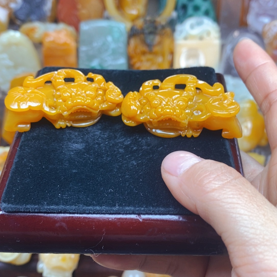 石英质玉（黄龙玉）未镶嵌颈饰