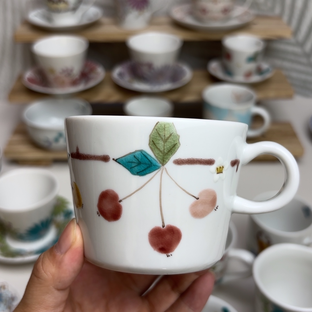 瓷色绘游 咖啡杯。   