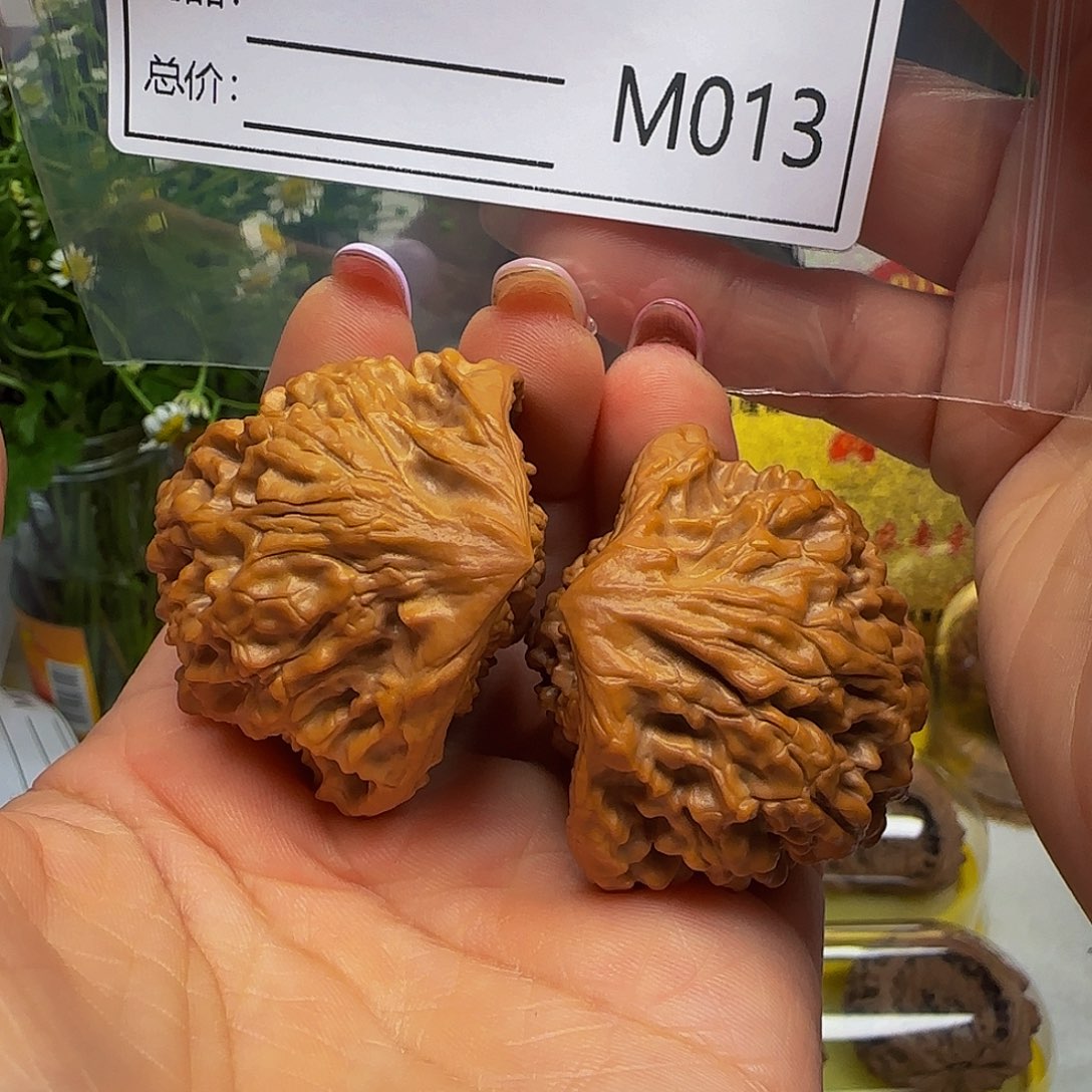 文玩核桃吊坠蛇王