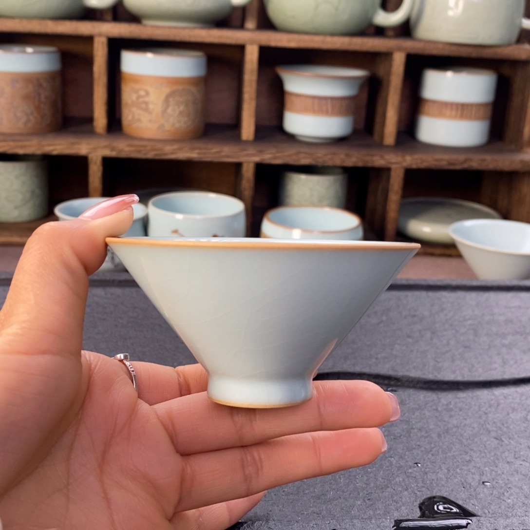 【闪购商品】天青斗笠杯微微瑕。。。。。。