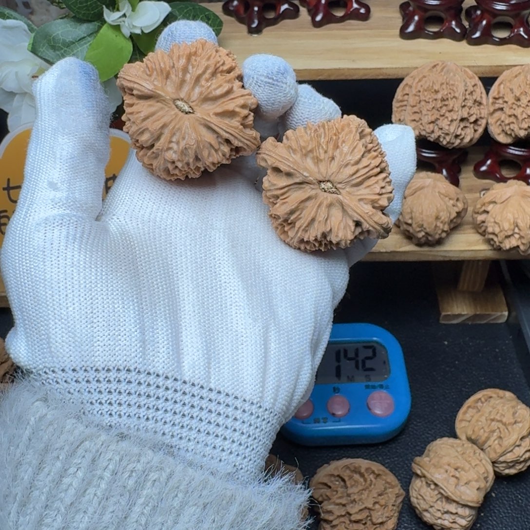 爱***三文玩核桃吊坠45南疆全品黄点200