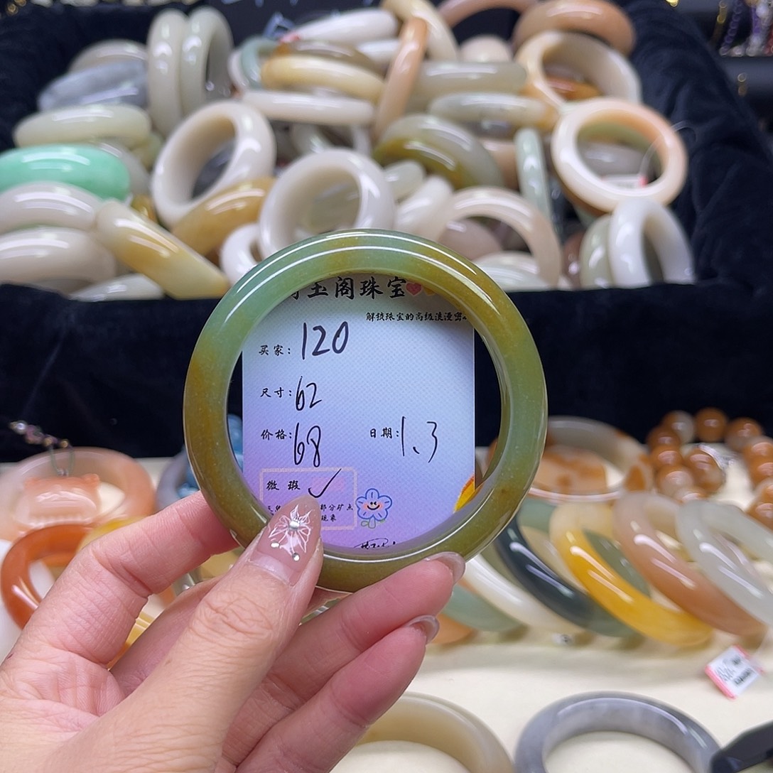 石英岩玉未镶嵌手镯