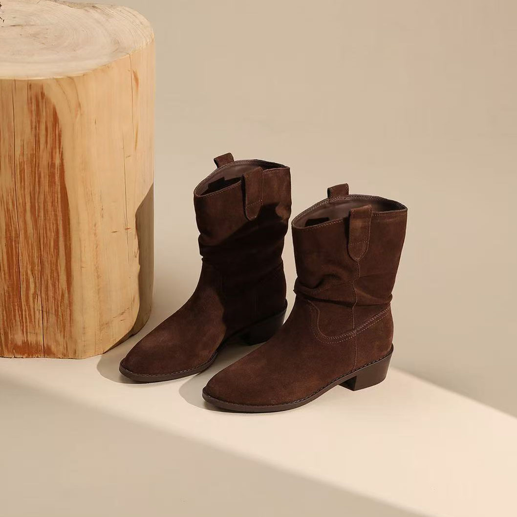 绒面超纤皮复古堆堆靴尖头粗跟内里麂皮绒橡胶底秋季骑士短靴女鞋