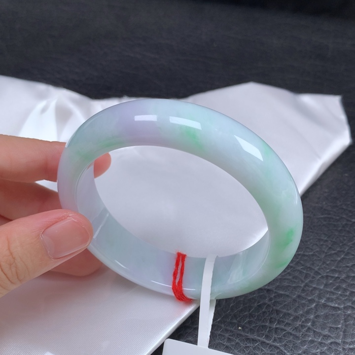 翡翠未镶嵌手镯  
