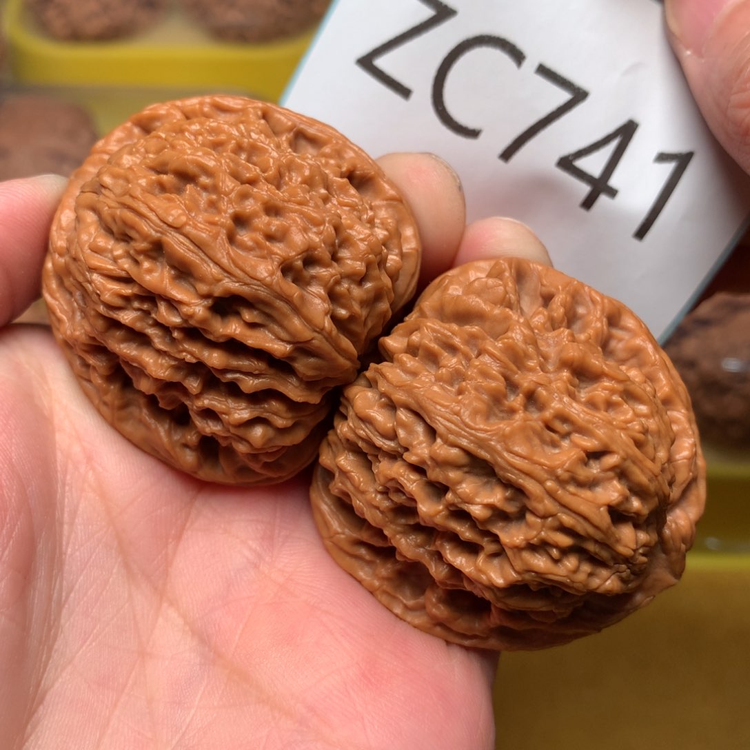 文玩核桃把件红皮球疆41