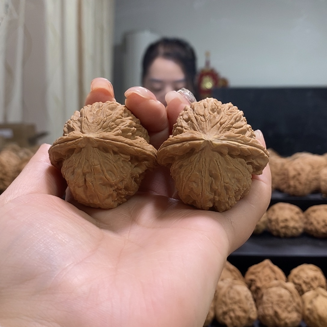 把件文玩核桃43白狮子有黄