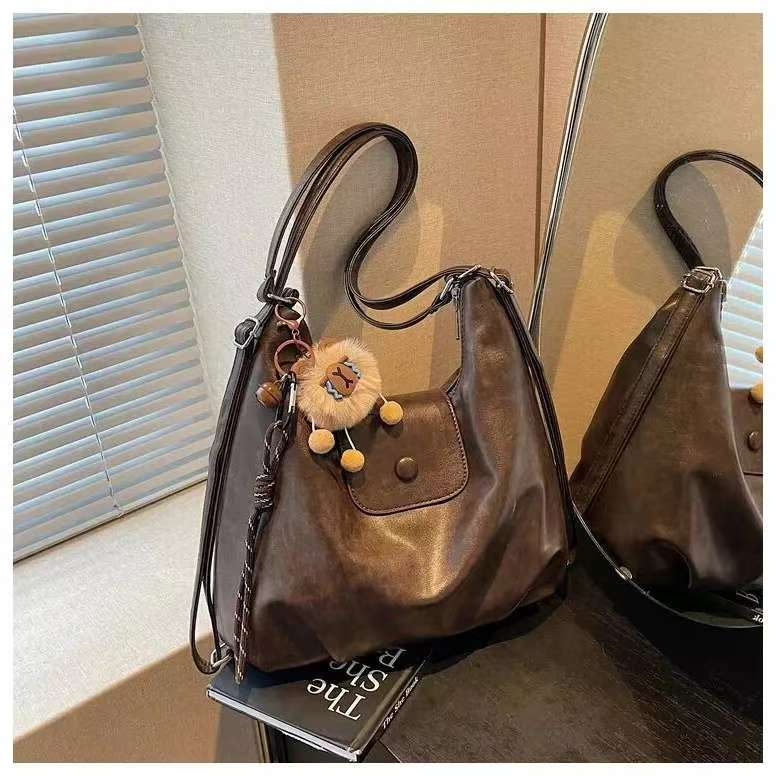 斜挎款云朵车缝线双肩包定型女包女士包气质百搭肩包