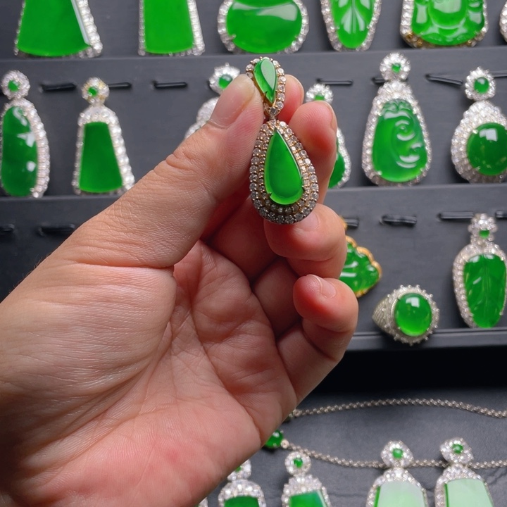 翡翠颈饰未镶嵌翡翠吊坠