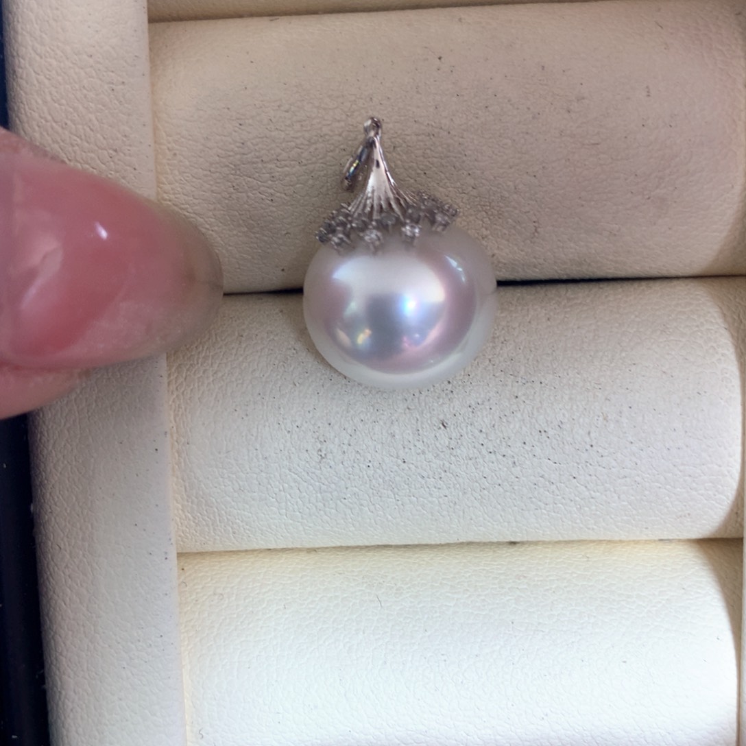 18K金镶嵌拼合珍珠（马贝珠）颈饰