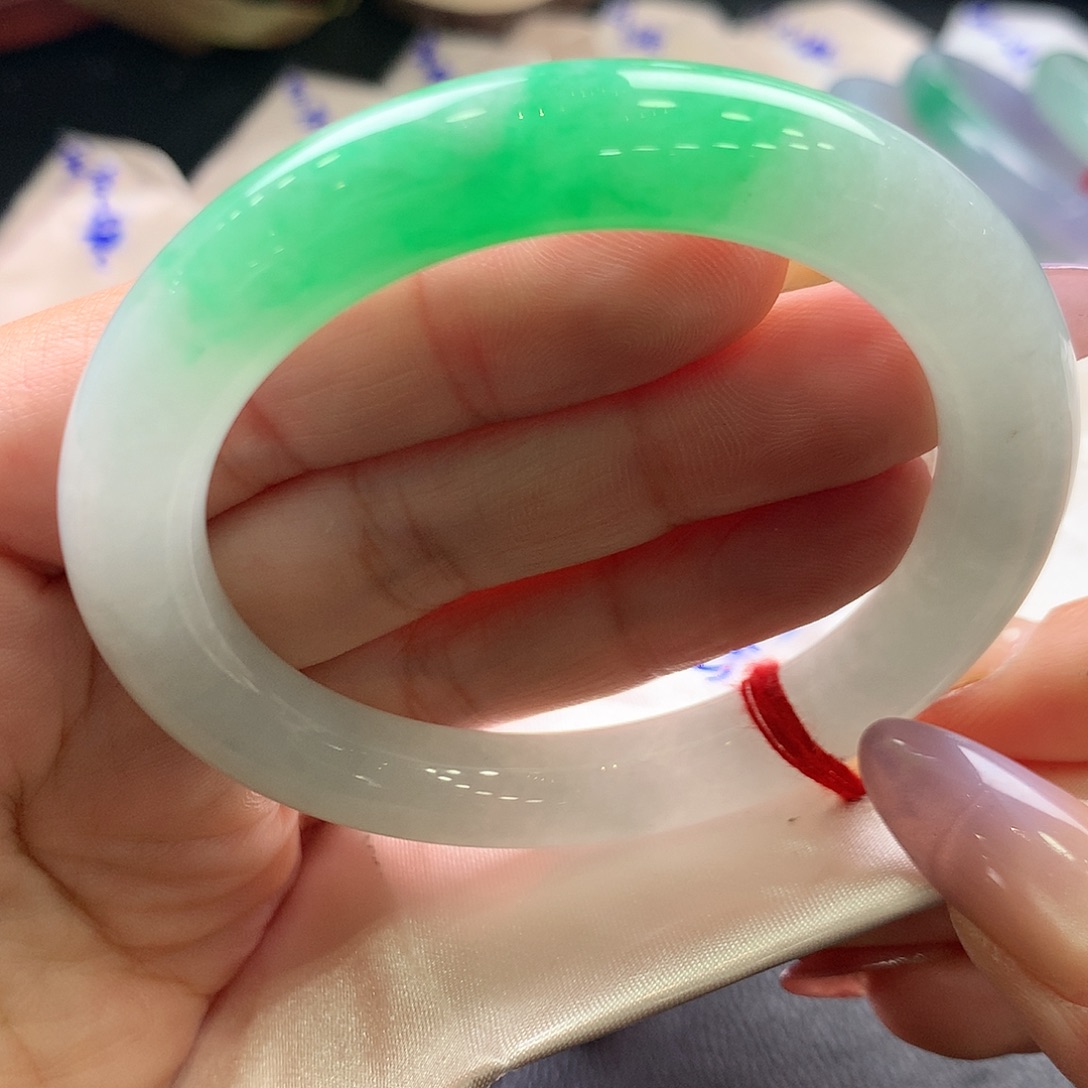 翡翠未镶嵌手镯55圆大漏