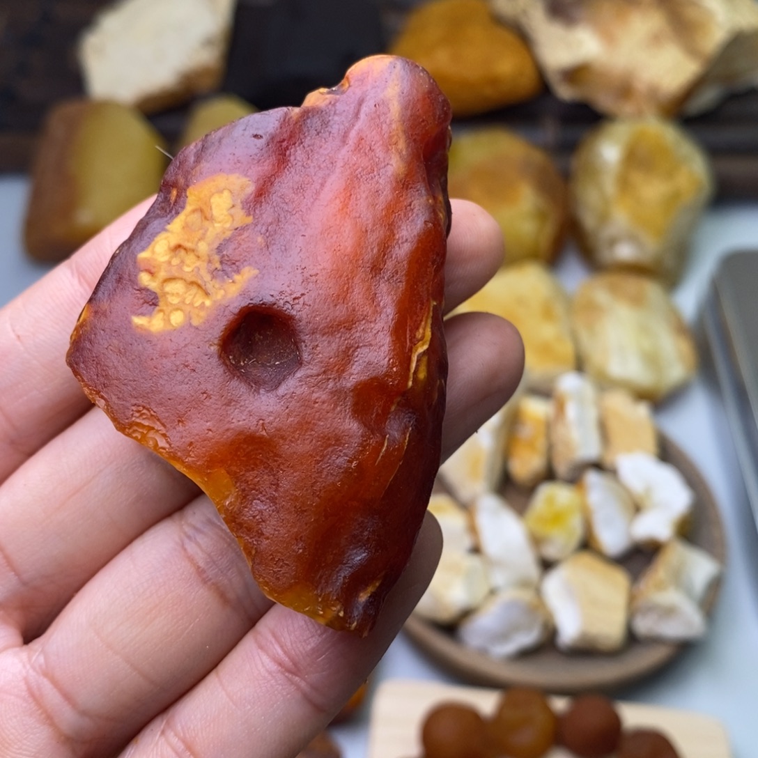 玉***媒定制琥珀天然蜜蜡乌料