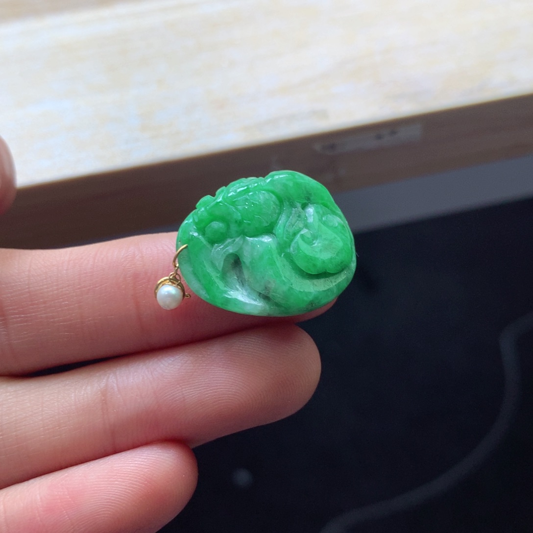 翡翠颈饰18K金镶嵌吊坠