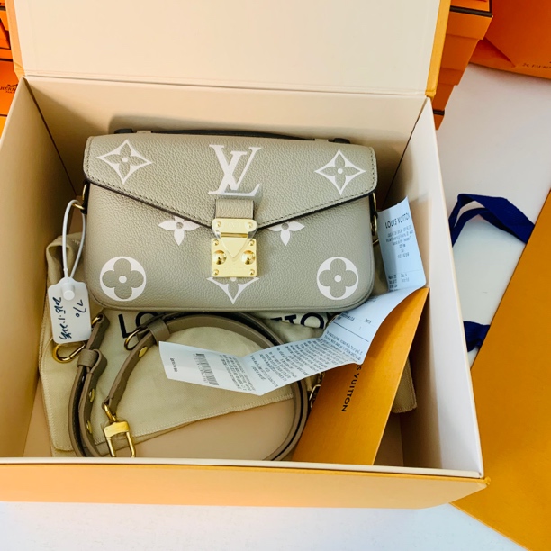 全新未使用 LouisVuitton/路易威登 新款小邮差 单肩包 带盒带票