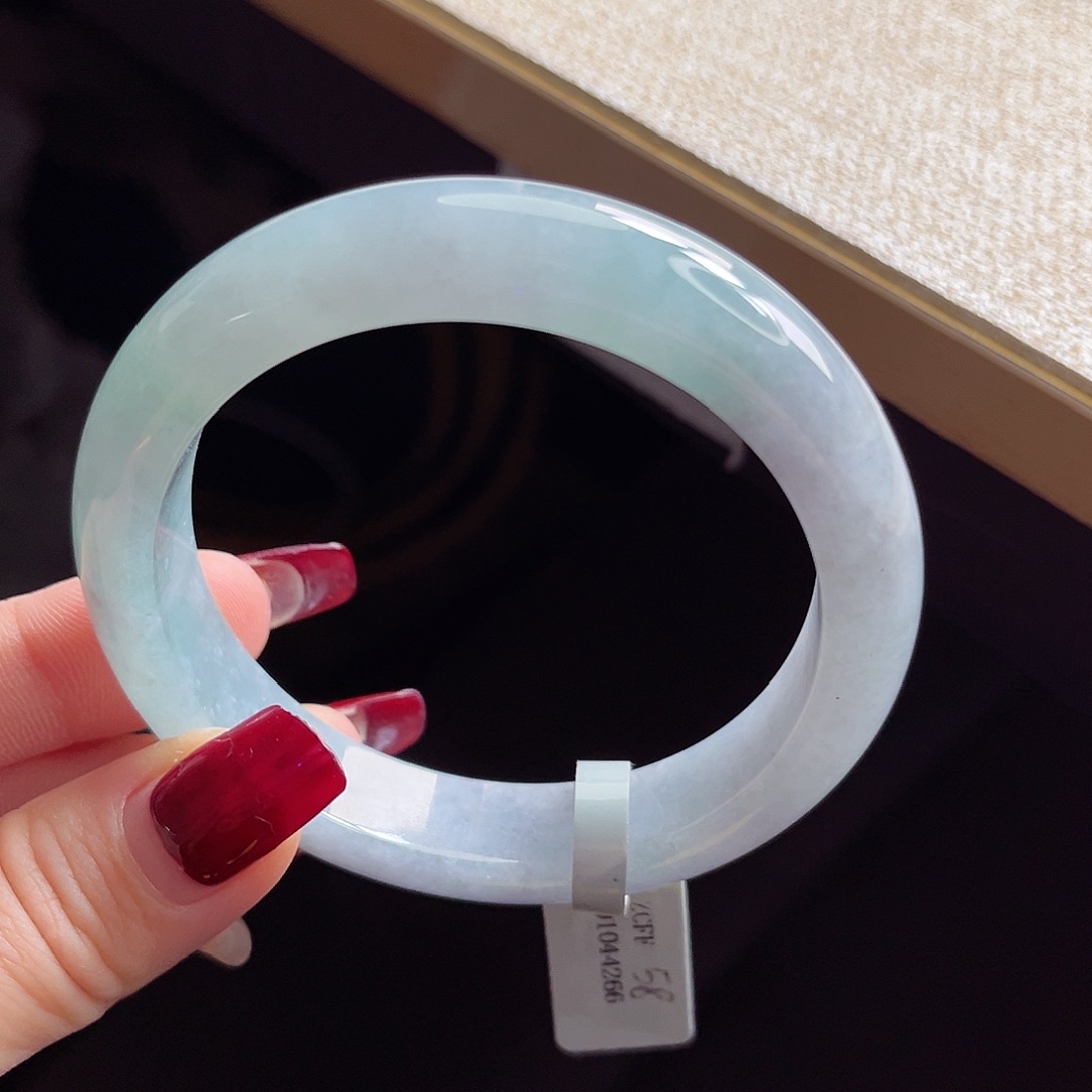 翡翠手镯未镶嵌手镯