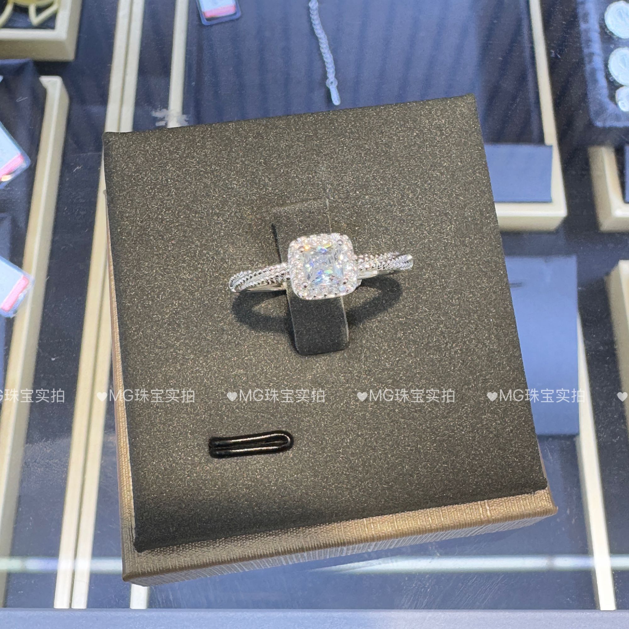 通体  H225银色爆闪小方糖戒指/隐形活口