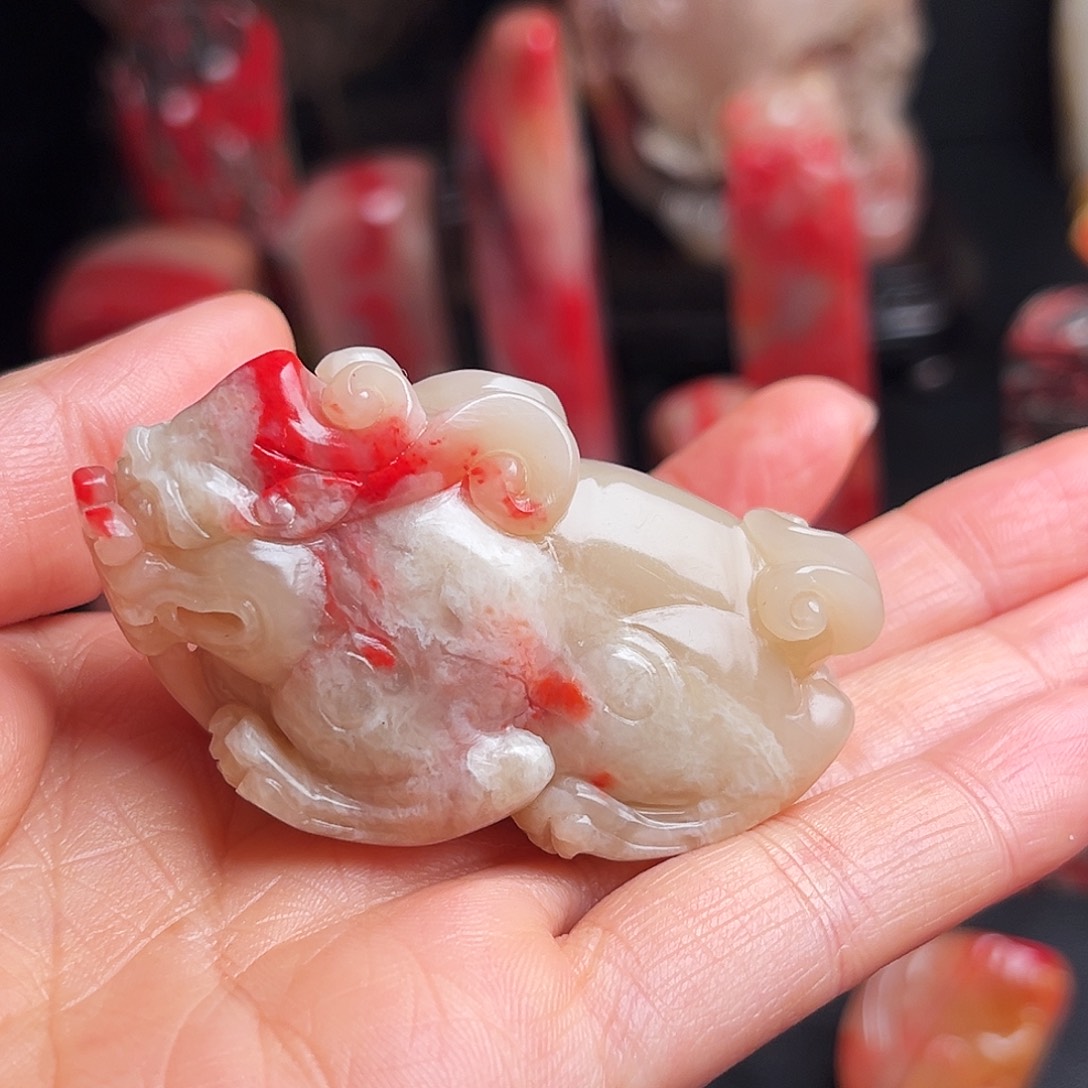 巴林石其他共**甫鸡血石貔貅手玩件