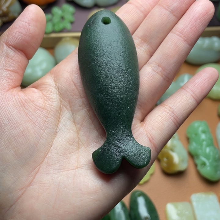 【闪购商品】颈饰未镶嵌和田玉大鱼手把福利价