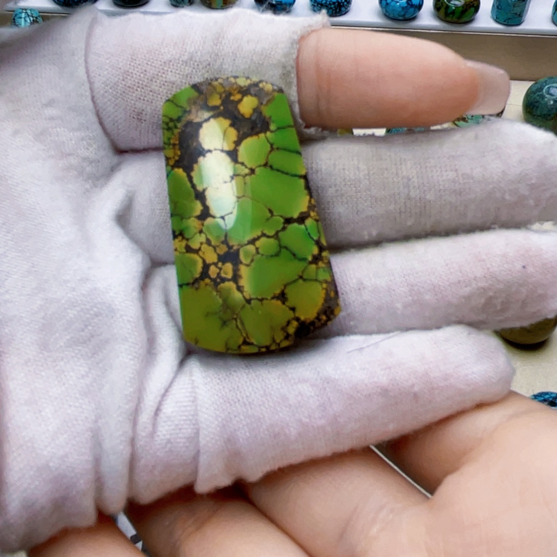 绿松石未镶嵌饰品