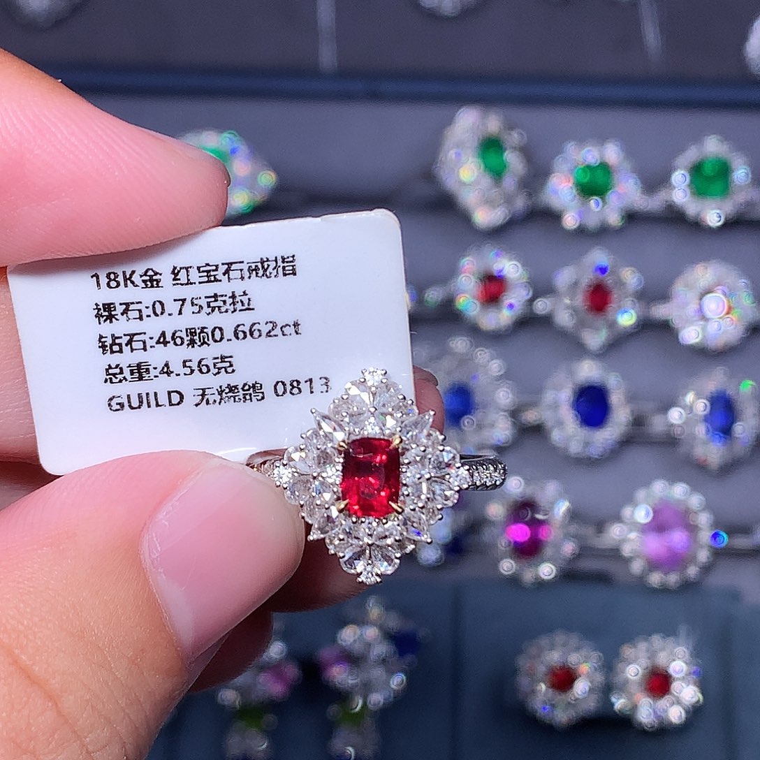 红宝石戒指18K金镶嵌