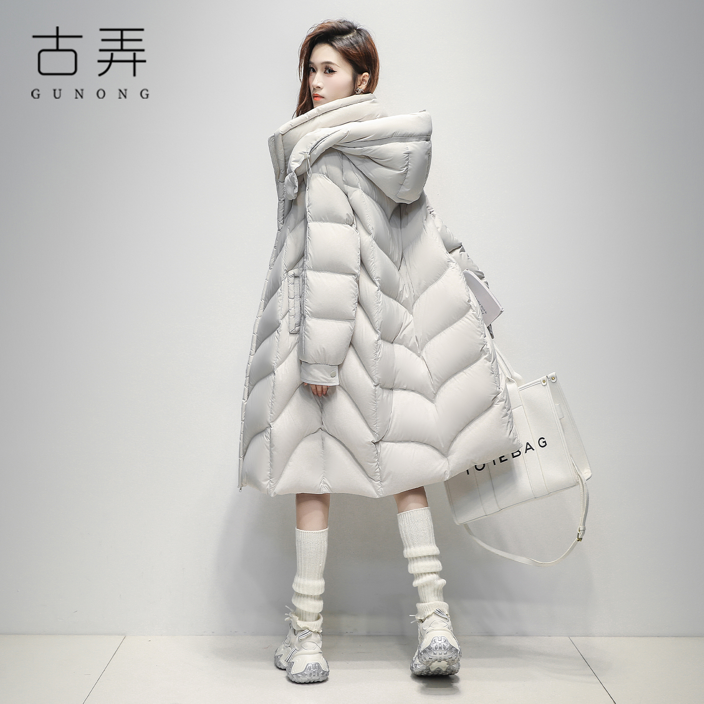 过膝长款鹅绒羽绒服女2025冬季新款高充绒量蓬松时尚保暖加厚外套