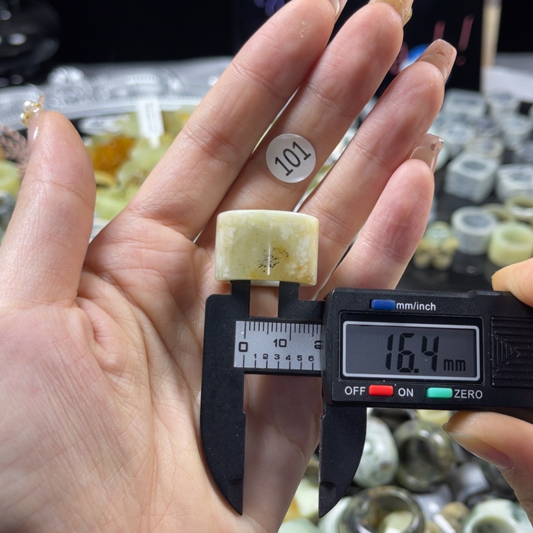 蛇纹石玉未镶嵌戒指