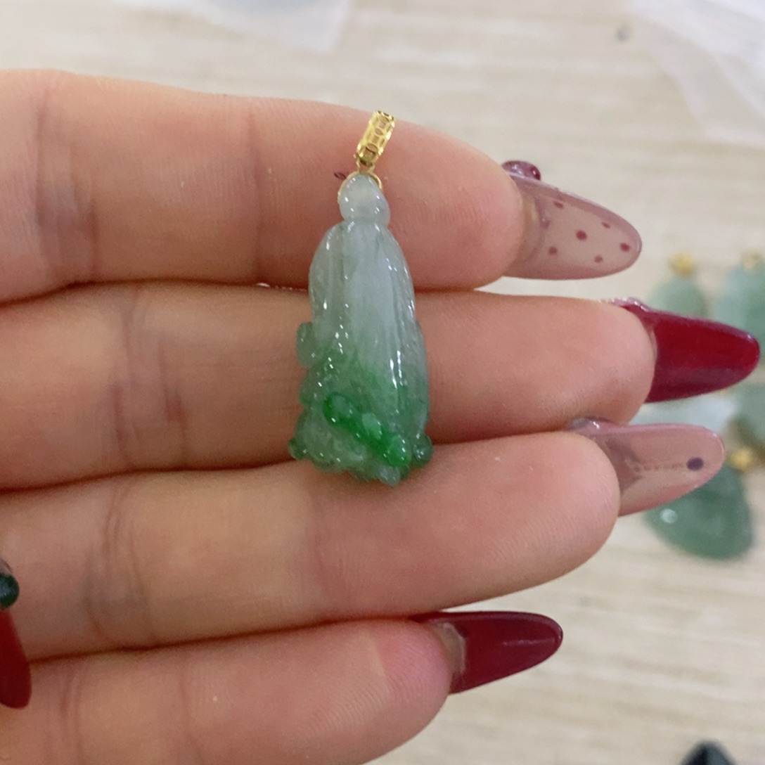 翡翠颈饰未镶嵌翡翠吊坠