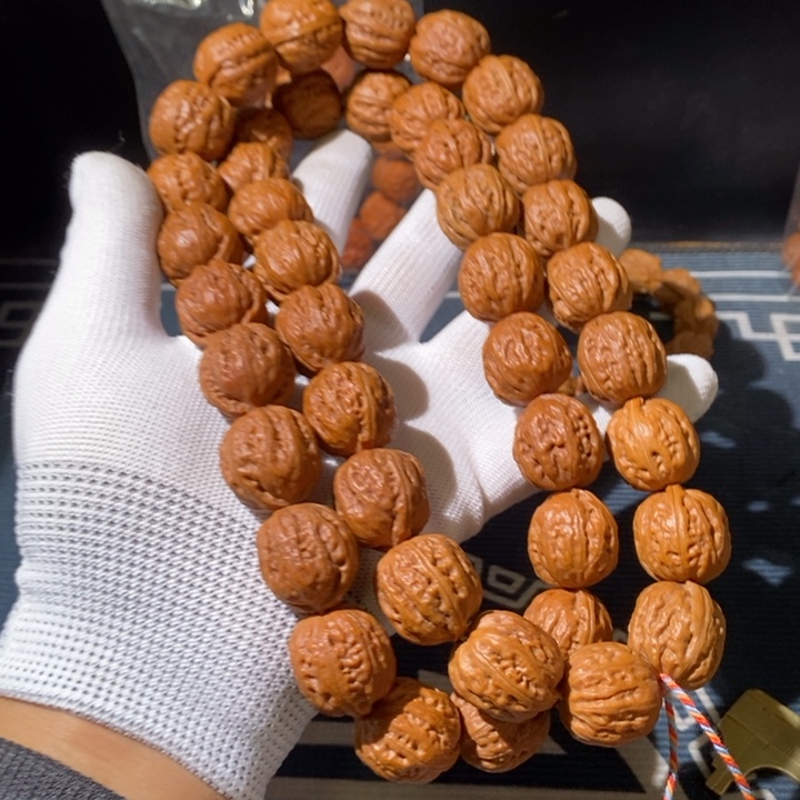 文玩核桃手串……20