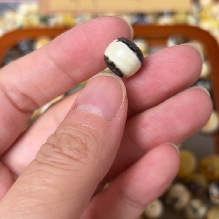 蜜蜡未镶嵌裸石11mm一个