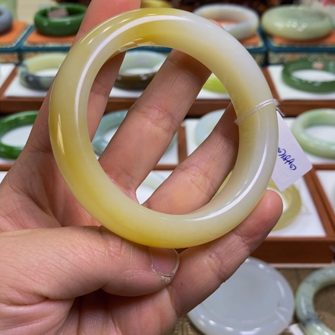和田玉手镯未镶嵌新疆糖白56.57