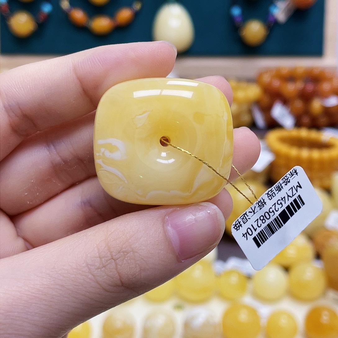 蜜蜡未镶嵌珠宝奇石你***哥29.4*32.3mm白花方扣瑕