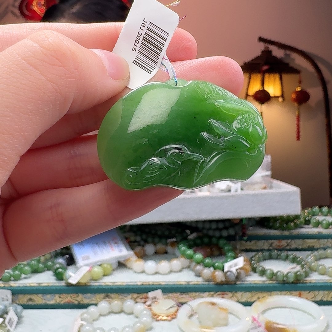 和田玉吊坠未镶嵌