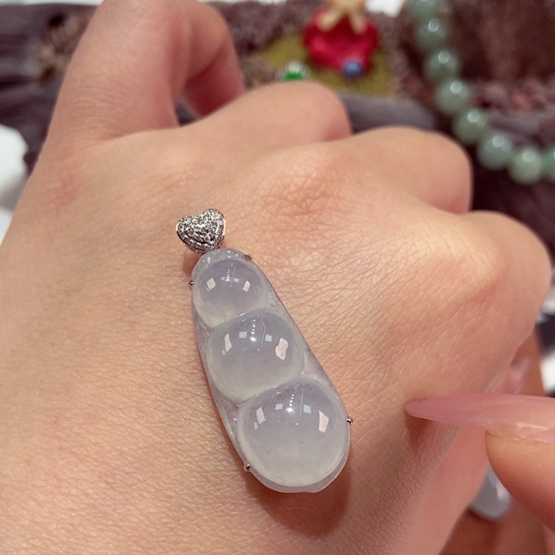 翡翠未镶嵌颈饰豆