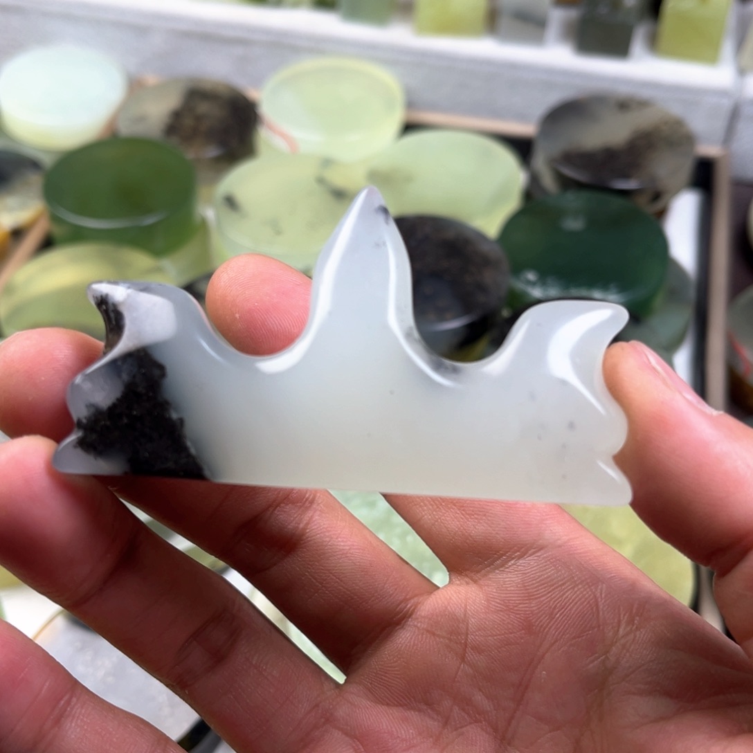 蛇纹石玉原石未镶嵌