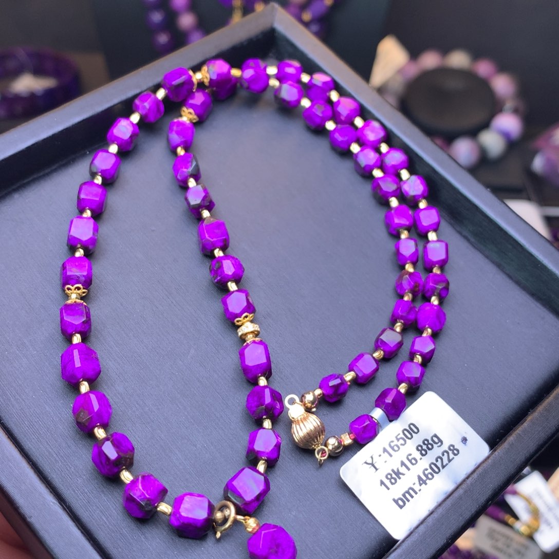 18K金镶嵌苏纪石（舒俱来）丝绒项链