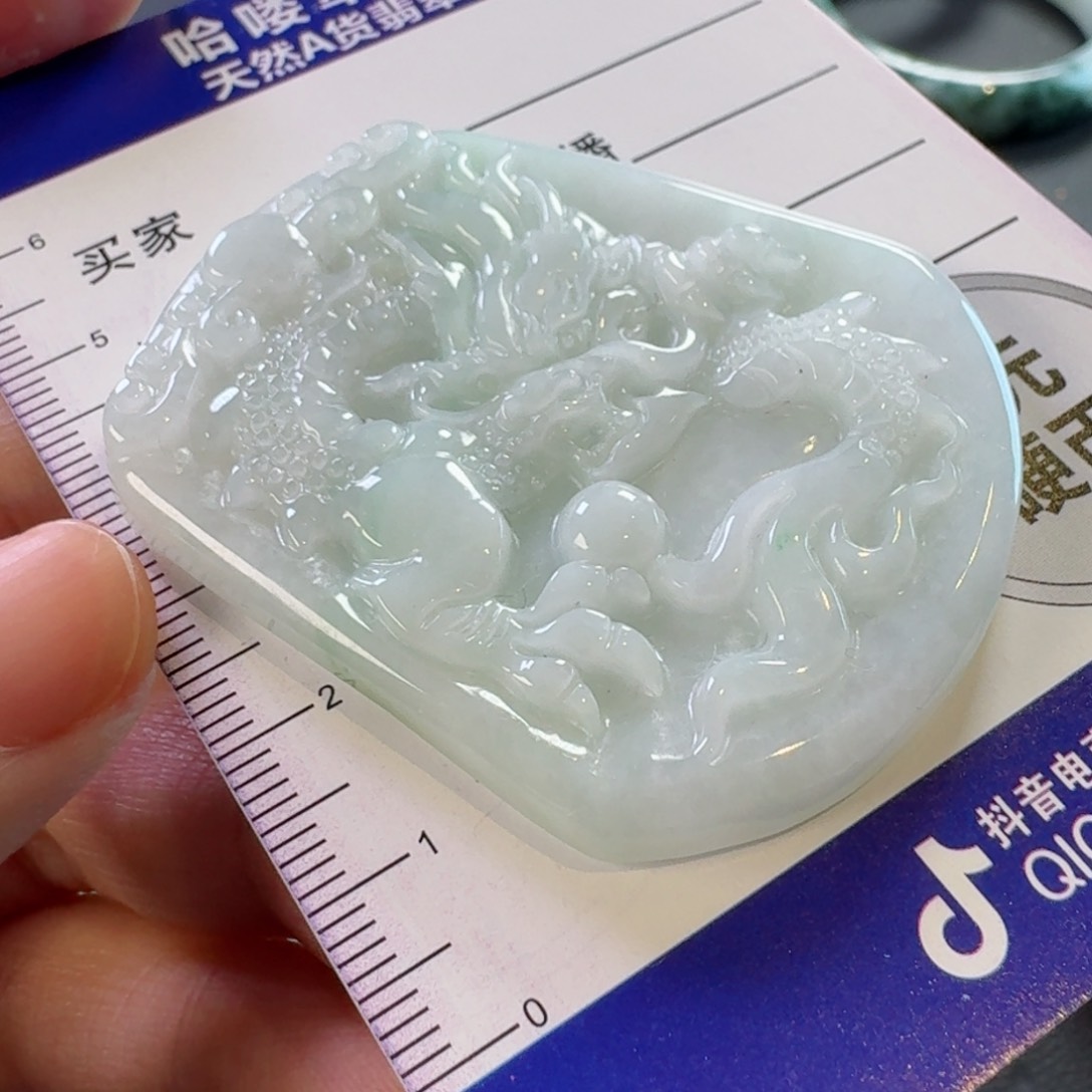 翡翠颈饰未镶嵌颈饰