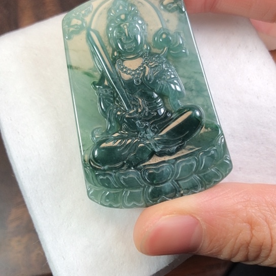 翡翠未镶嵌颈饰缅甸A货，每天下午1点半开播
