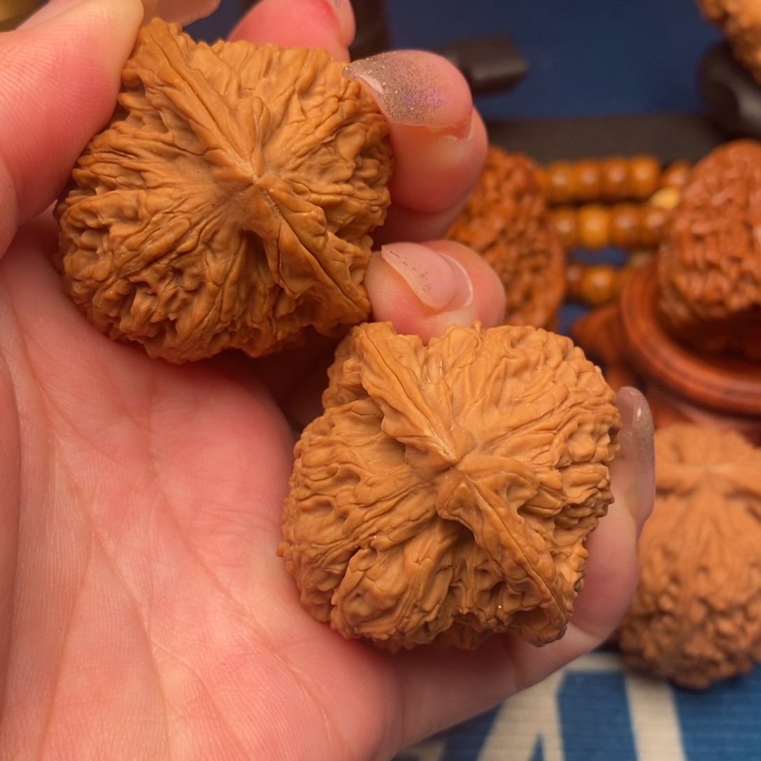 强***子文玩核桃吊坠南疆